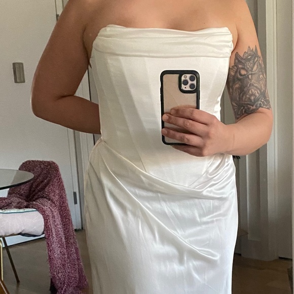 Custom corseted wedding dress - Picture 1 of 5